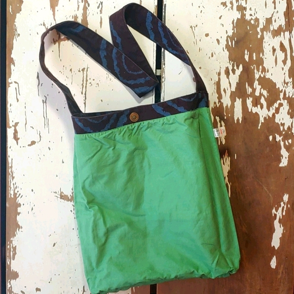 Yogic Nature Structured Cotton Bucket Crossbody - Picture 13 of 16